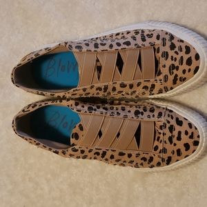 Womens slip on shoes